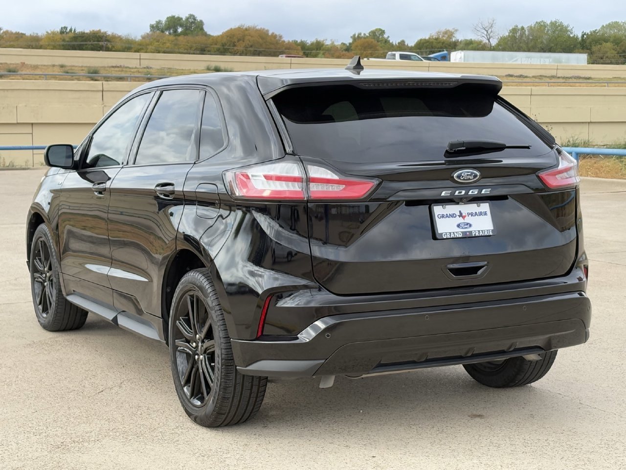 Used 2023 Ford Edge ST-Line AWD/4WD image 5