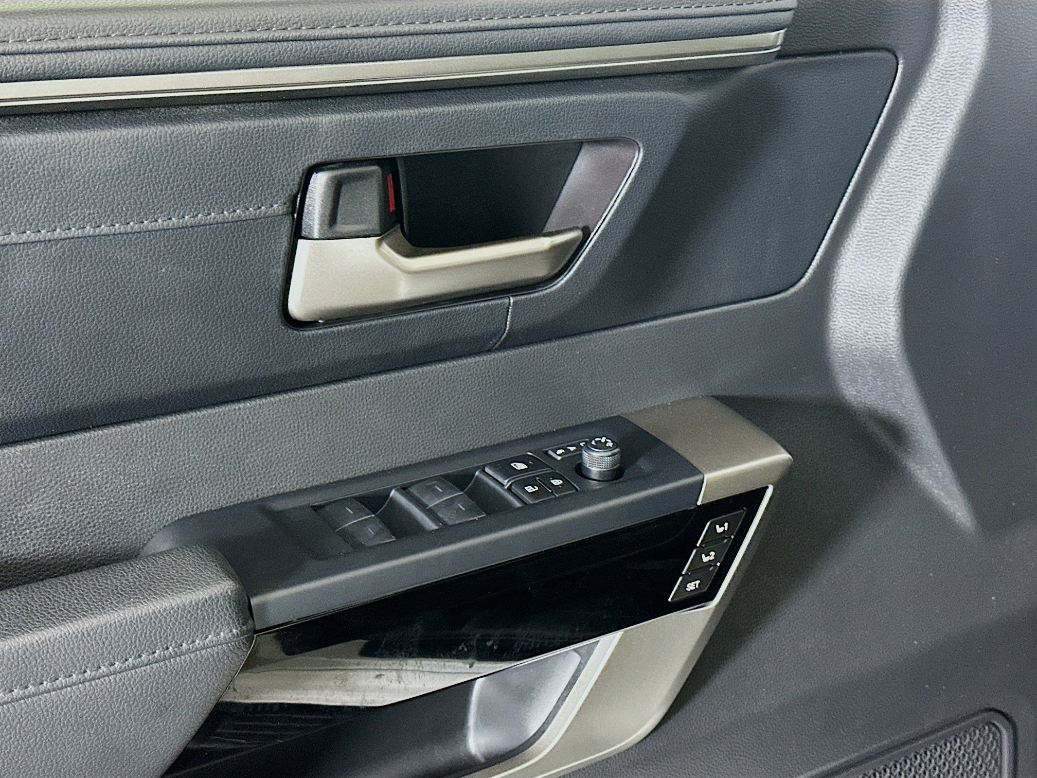 Used 2025 Toyota Tundra Limited image 15