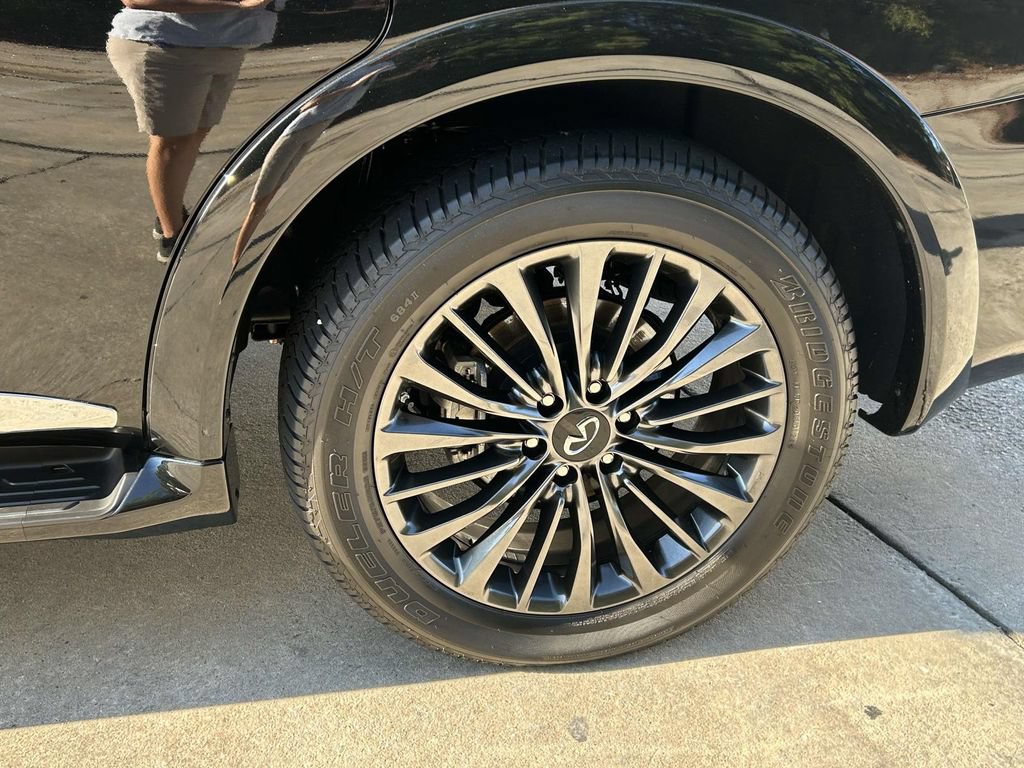Used 2024 INFINITI QX80 Sensory AWD/4WD image 9