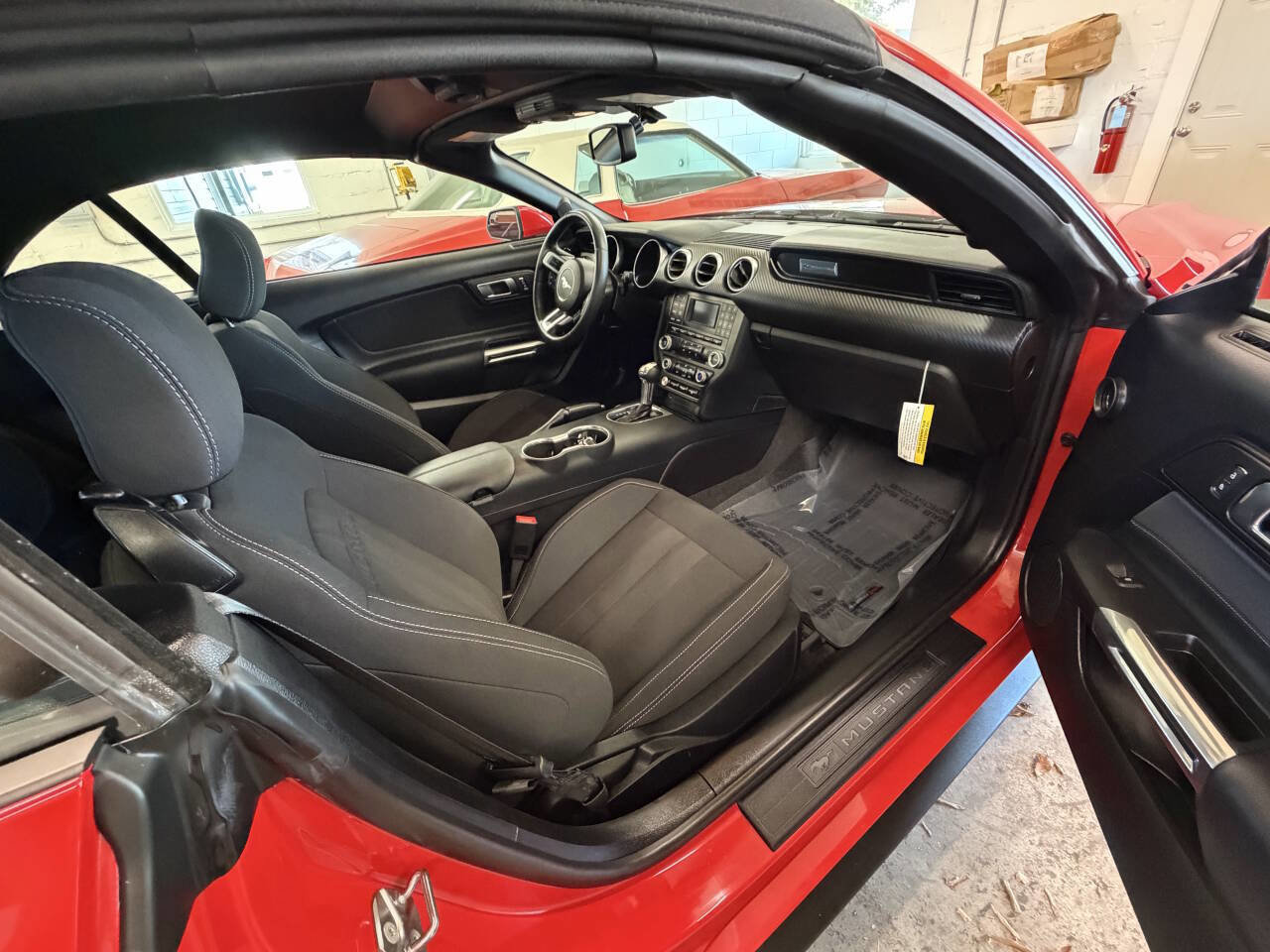 Used 2018 Ford Mustang Convertible RWD image 9
