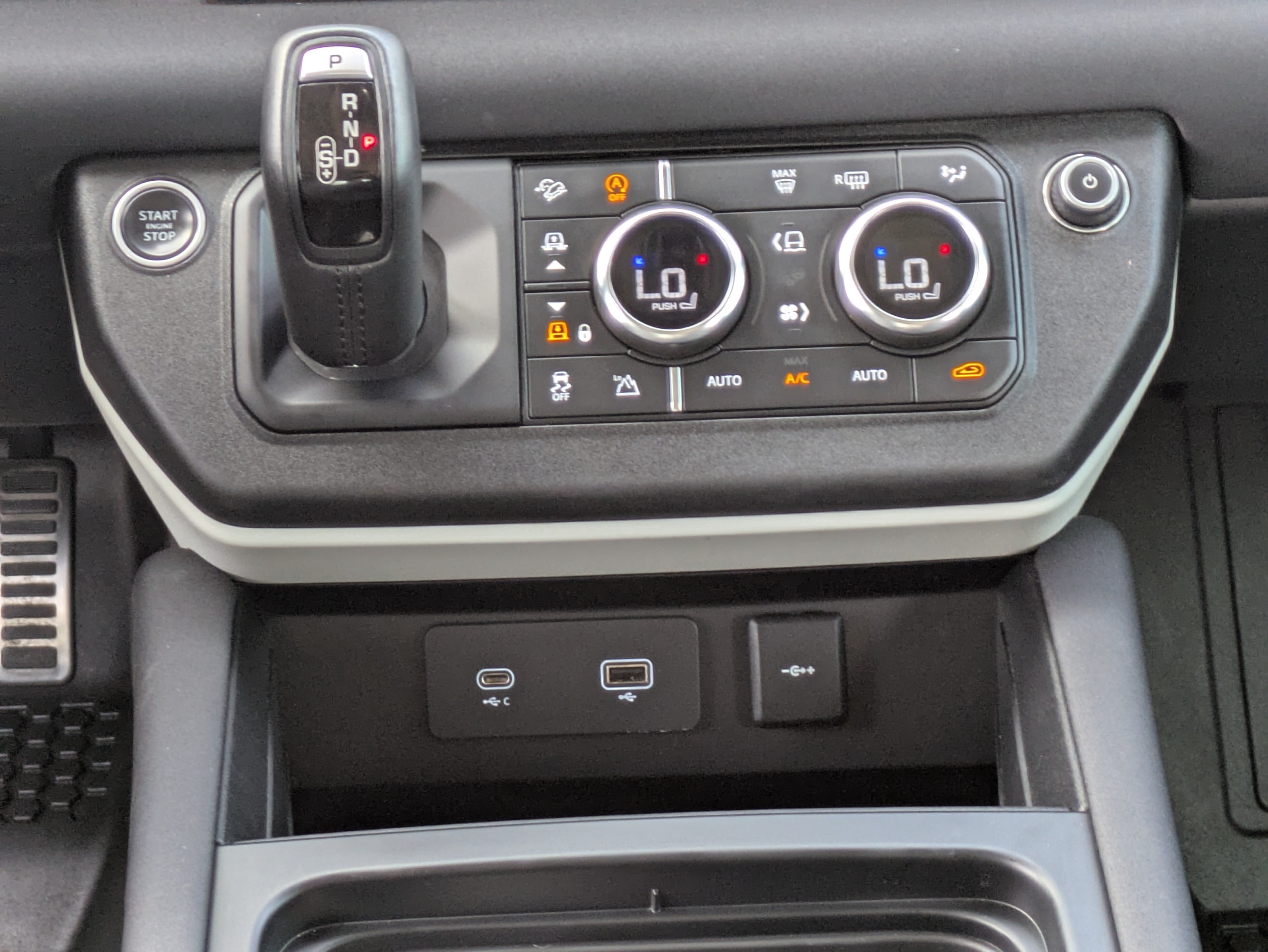 Used 2020 Land Rover Defender 110 SE AWD/4WD image 23