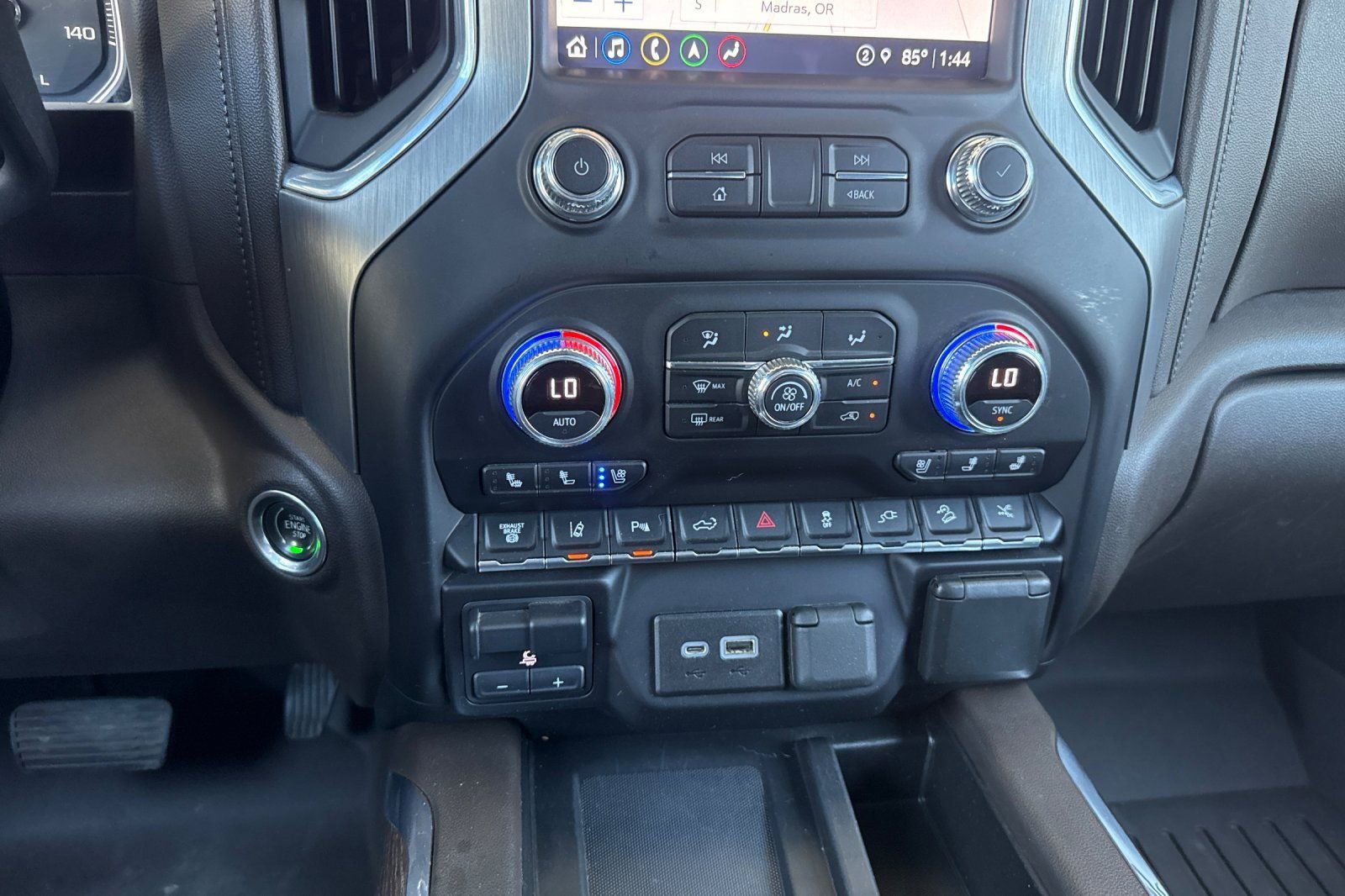 Used 2022 GMC Sierra 3500 Denali w/ Denali Ultimate Package AWD/4WD image 26