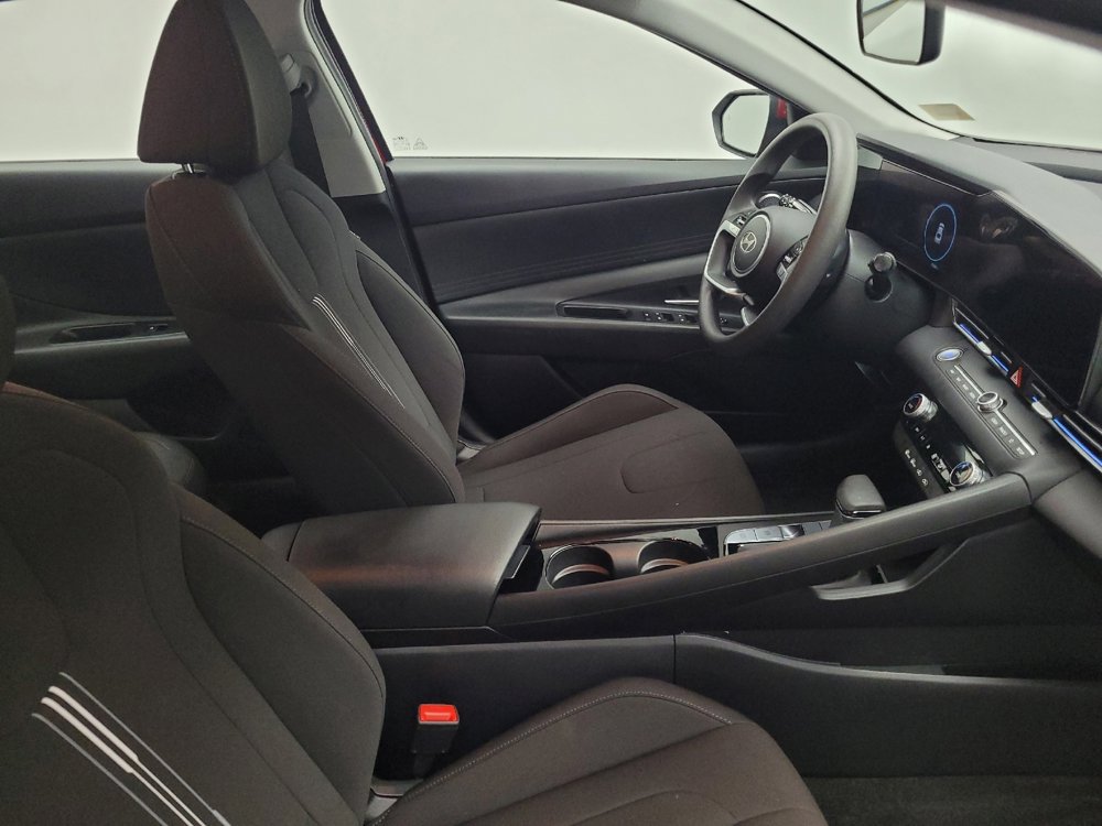 Used 2024 Hyundai Elantra Blue image 21