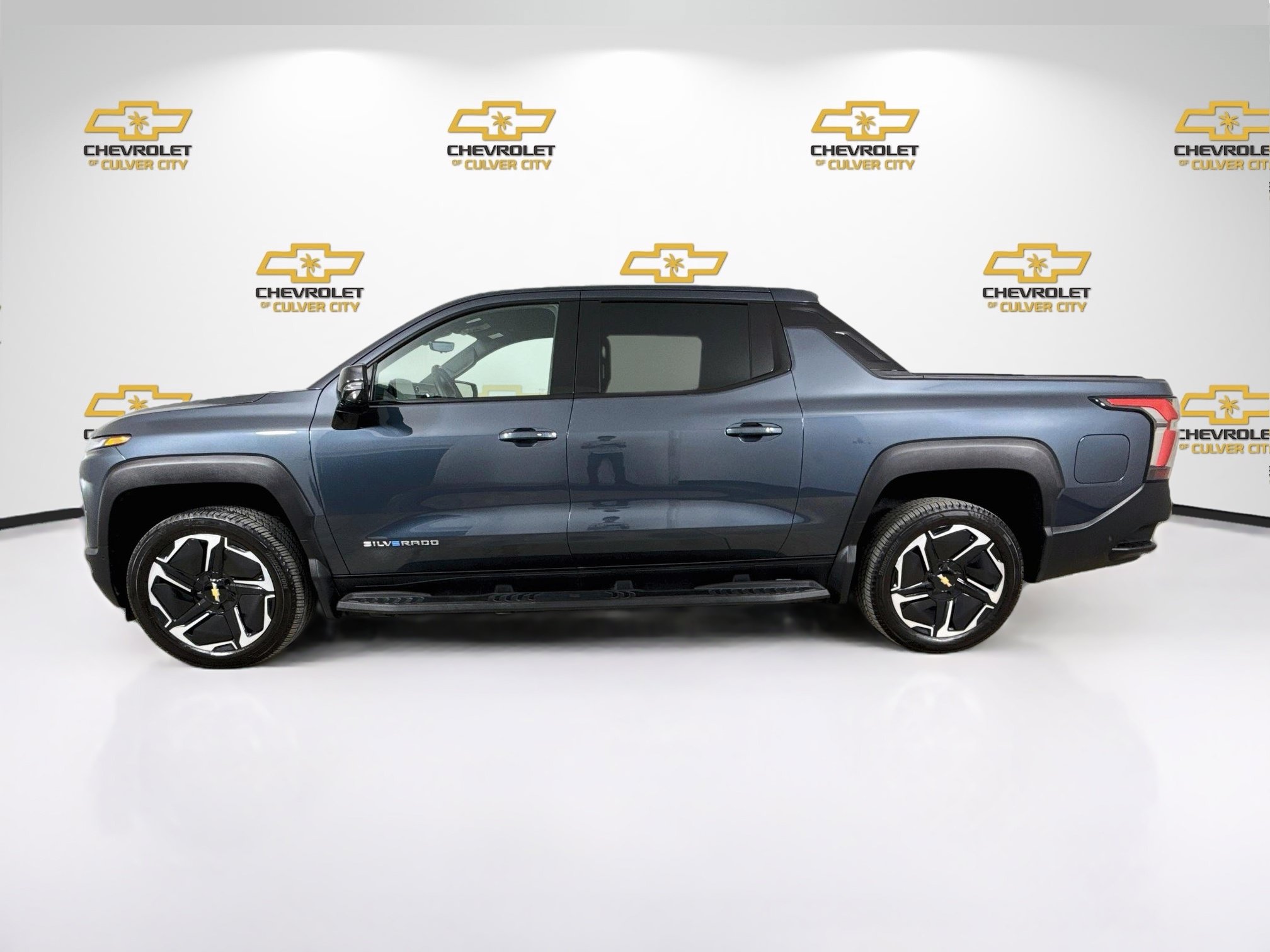 Used 2026 Chevrolet Silverado EV LT AWD/4WD image 5