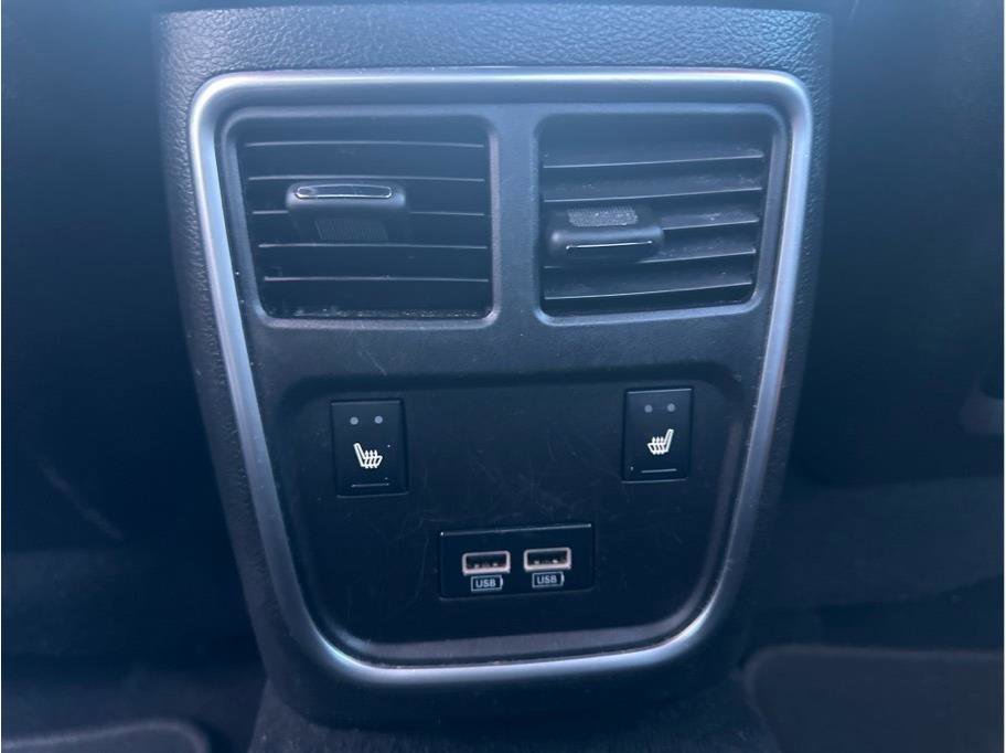 Used 2019 Dodge Charger SXT image 11