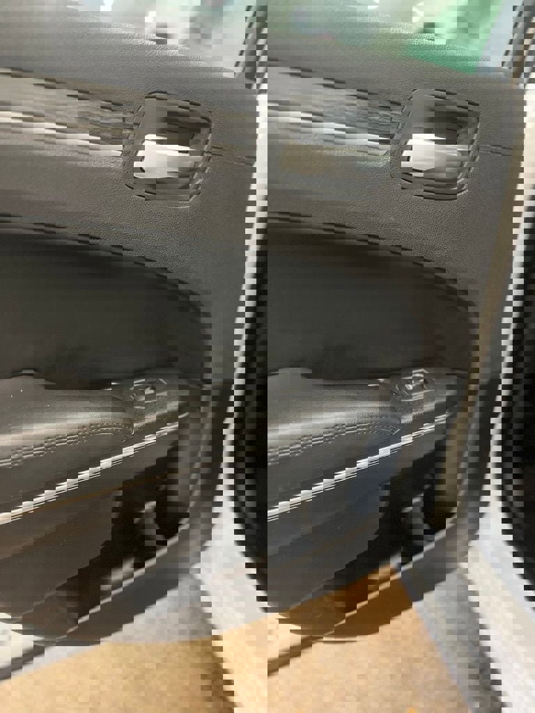 Used 2017 Chrysler 300 Limited AWD/4WD image 14