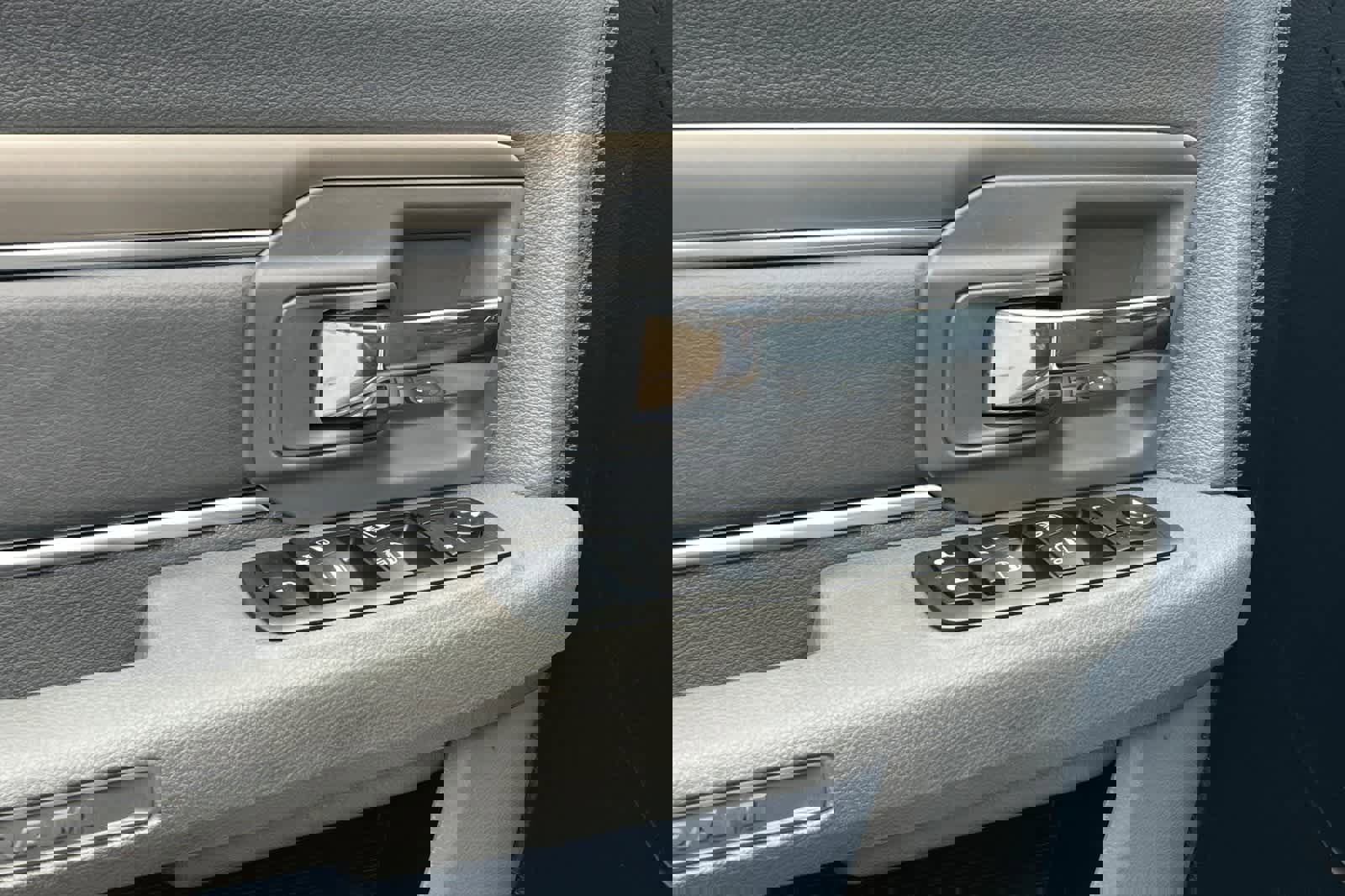 Used 2013 RAM 1500 Classic SLT w/ Remote Start & Security Group image 13