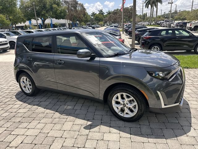 Used 2024 Kia Soul LX w/ Option Group 015 FWD image 17