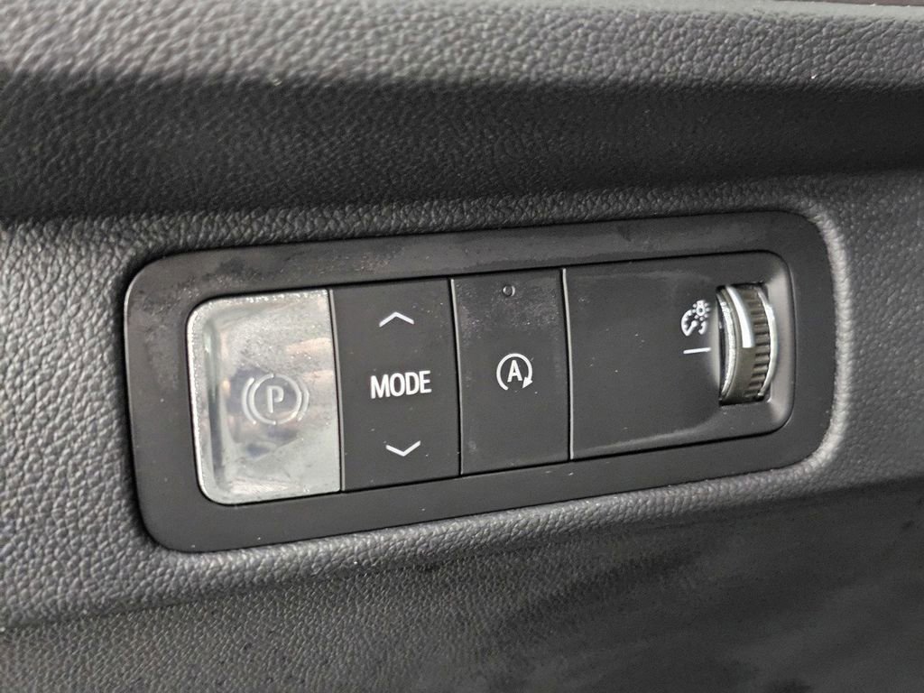 Used 2026 Chevrolet Traverse LT w/ Driver Confidence Package image 32