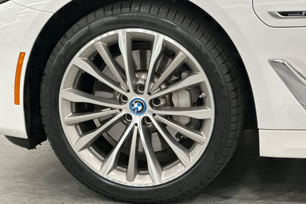 Used 2023 BMW 530e w/ Premium Package RWD image 33