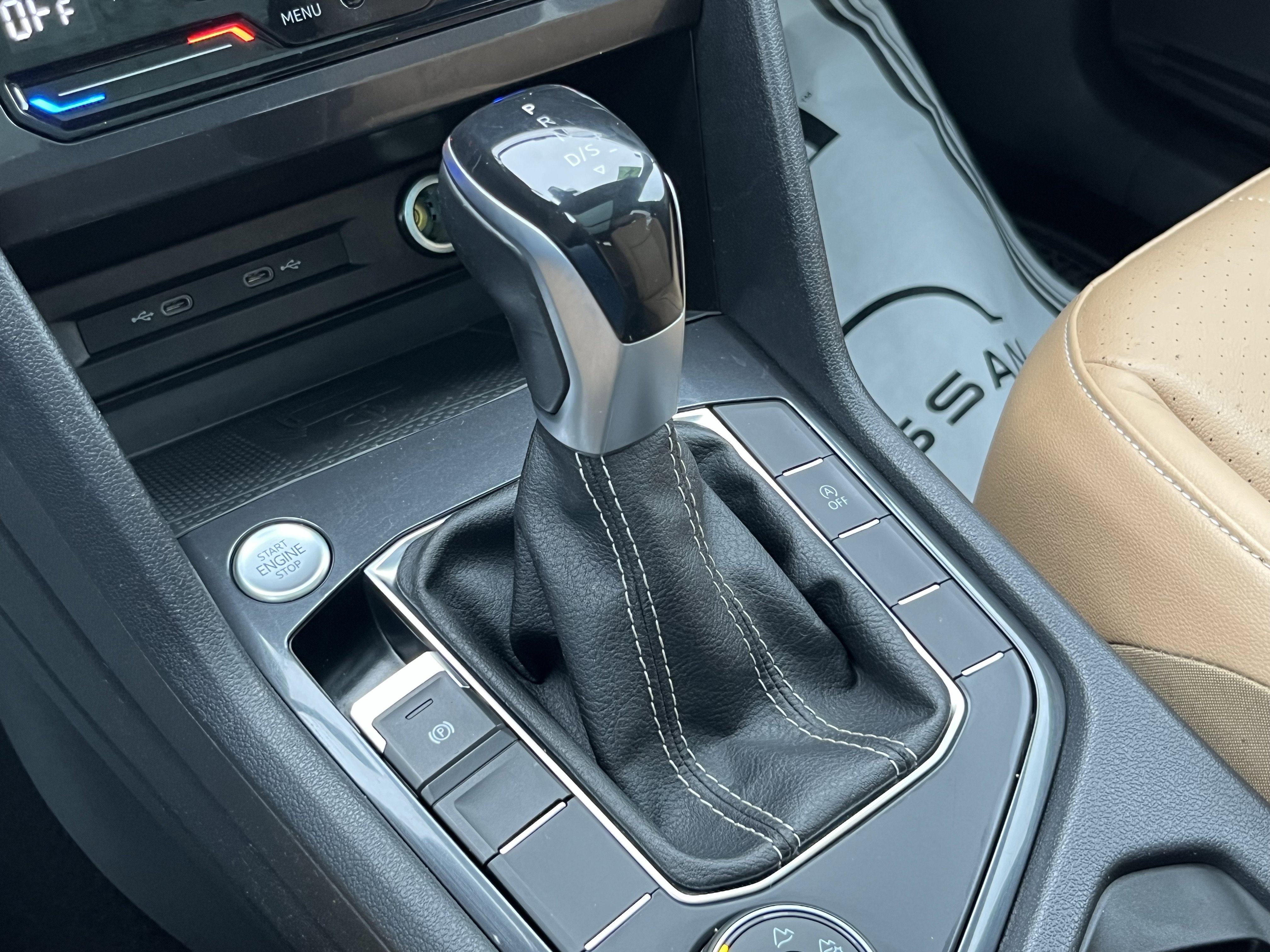 Used 2022 Volkswagen Tiguan SE AWD/4WD image 28