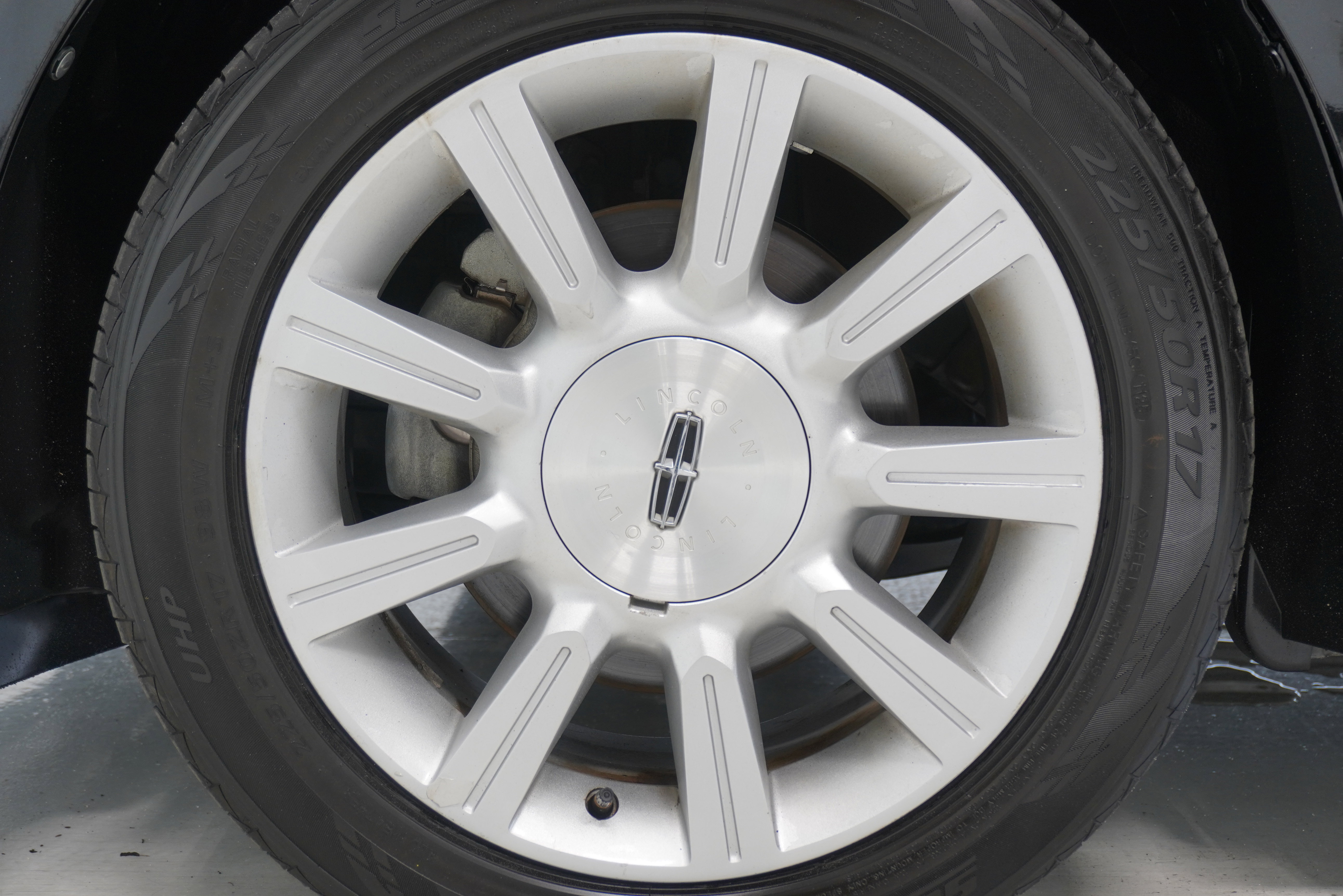 Used 2010 Lincoln MKZ image 24