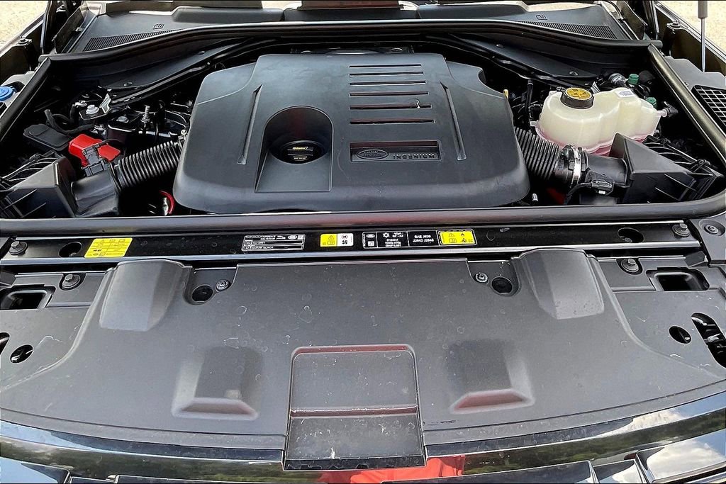 Used 2025 Land Rover Range Rover SE image 11