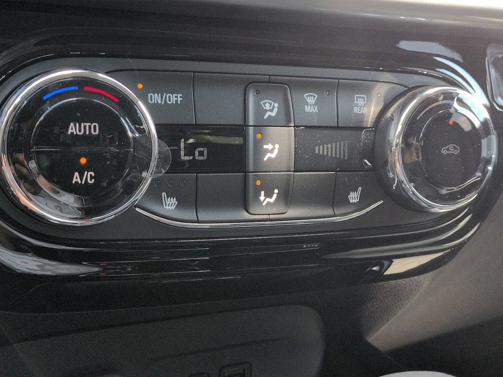 New 2026 Chevrolet Trax LT w/ Sunroof Package FWD image 31