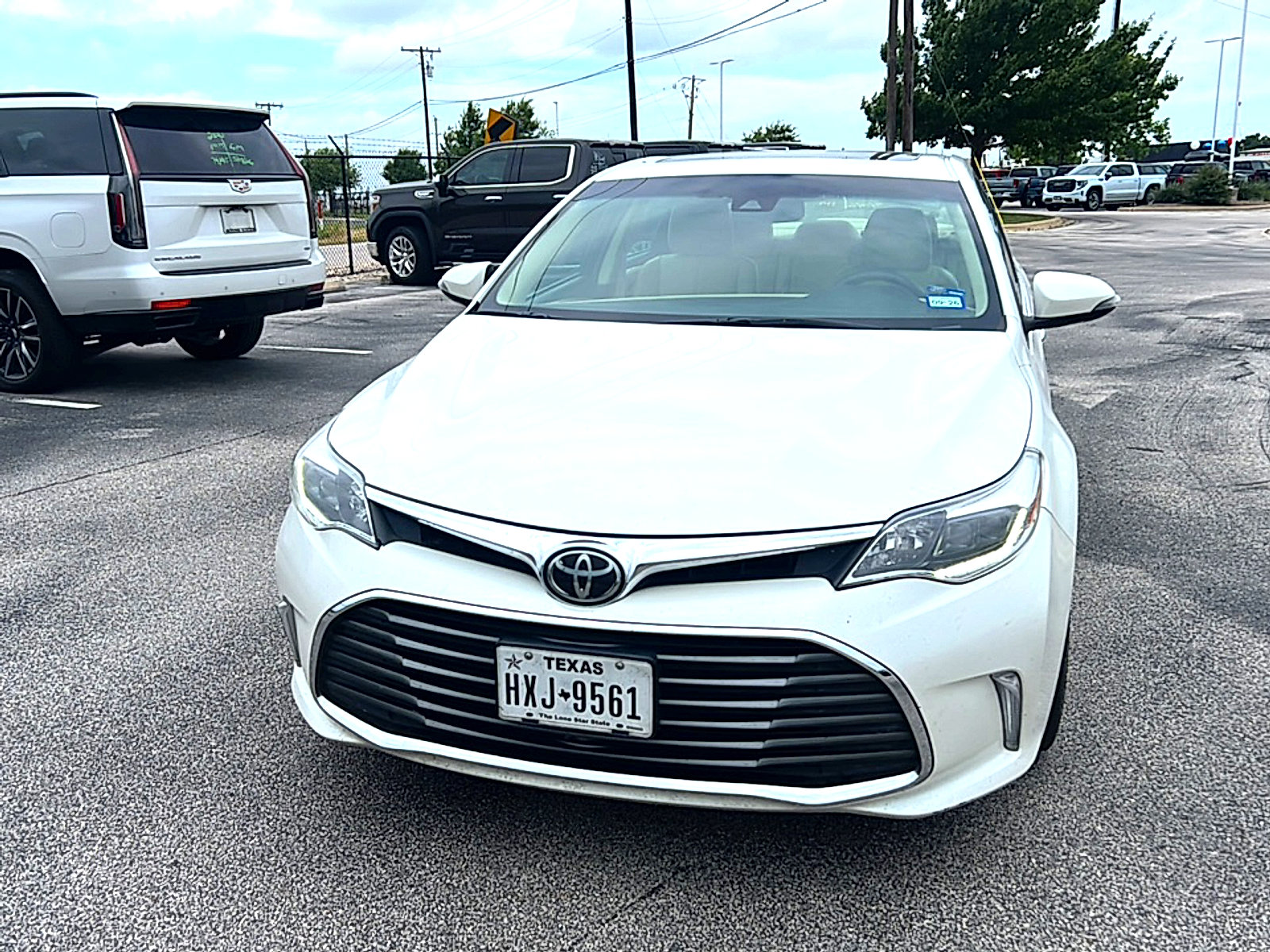 Used 2016 Toyota Avalon Limited w/ Toyota Safety Sense Package FWD image 2