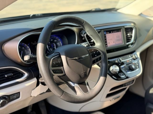 Used 2022 Chrysler Voyager LX FWD image 8