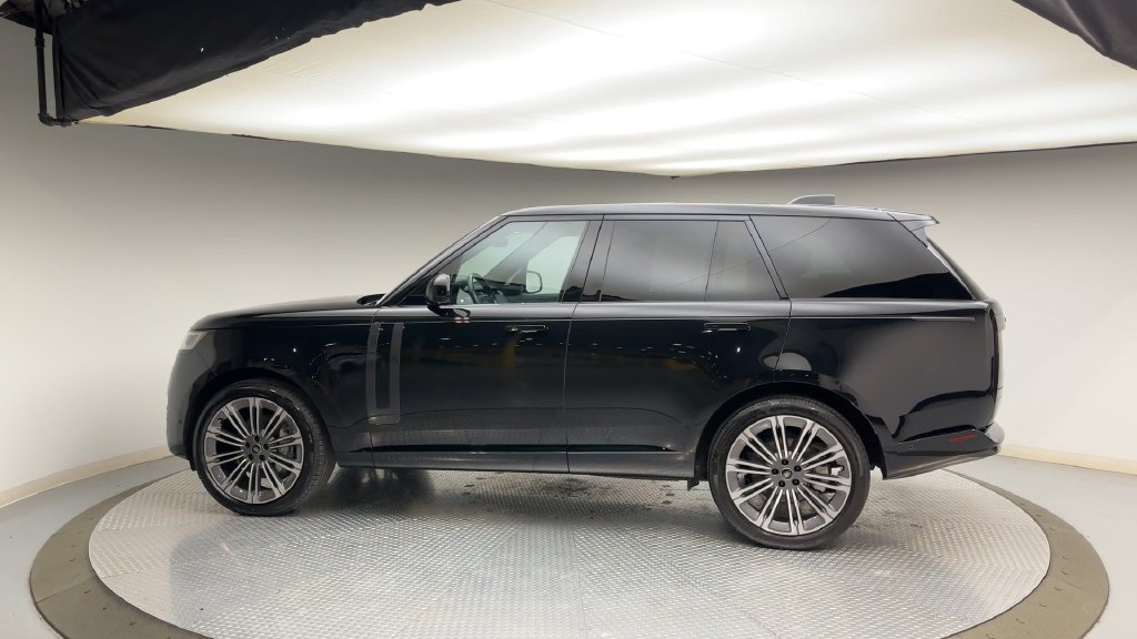 Certified 2025 Land Rover Range Rover SE AWD/4WD image 5