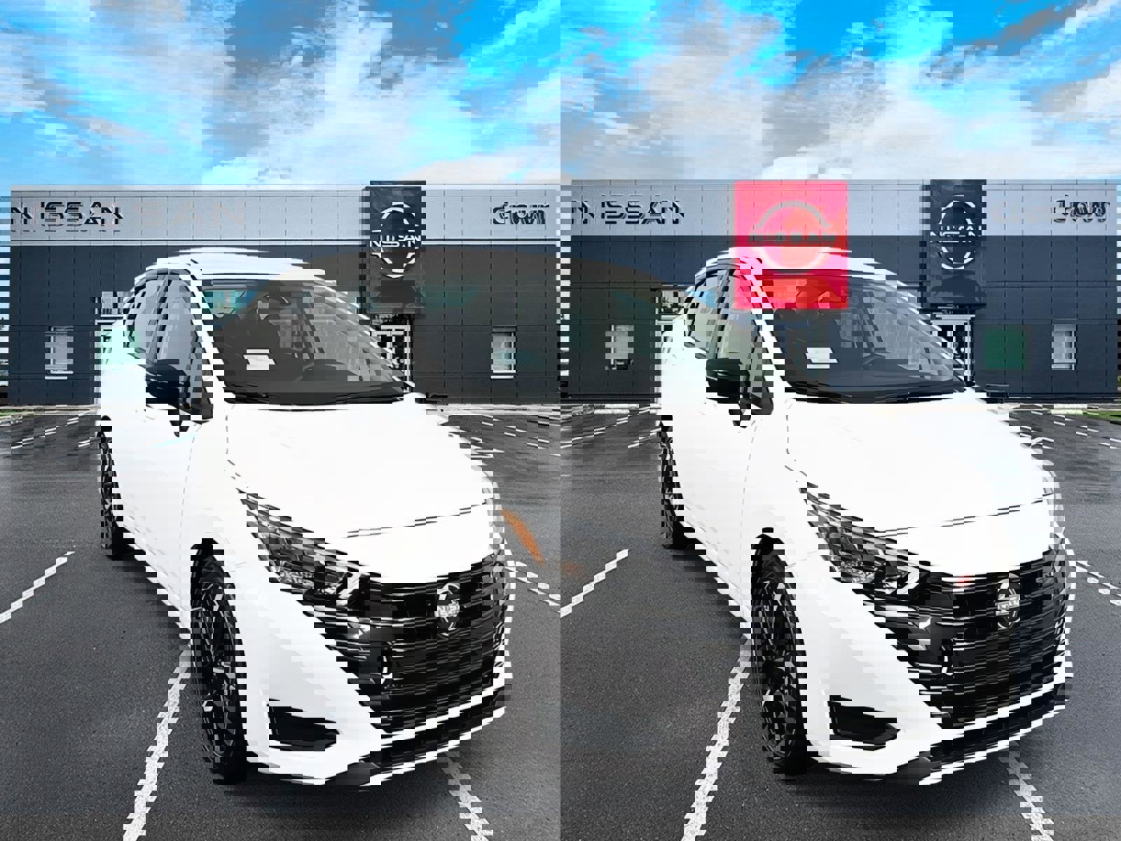 New 2025 Nissan Versa SR w/ Trunk Package