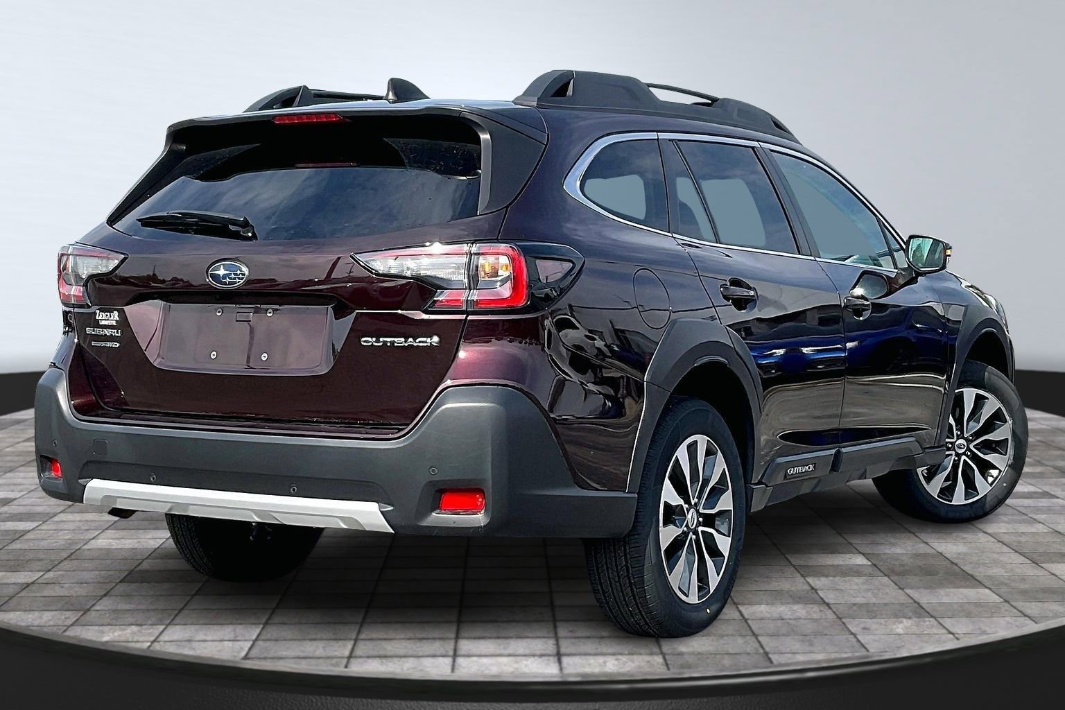 Used 2023 Subaru Outback Limited AWD/4WD image 2