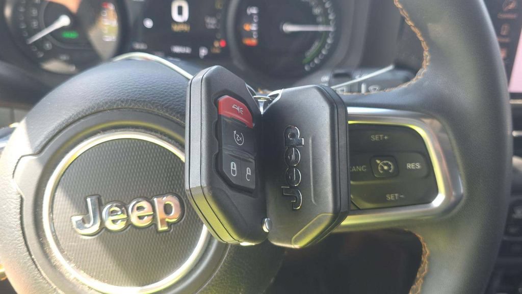 Used 2024 Jeep Wrangler Unlimited Sahara w/ Dual Top Group AWD/4WD image 4
