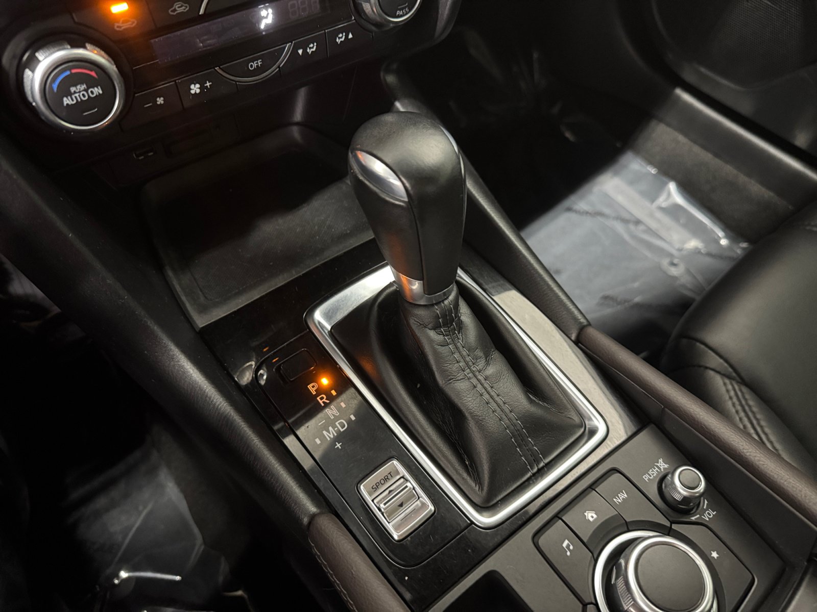 Used 2018 MAZDA MAZDA3 Touring FWD image 20