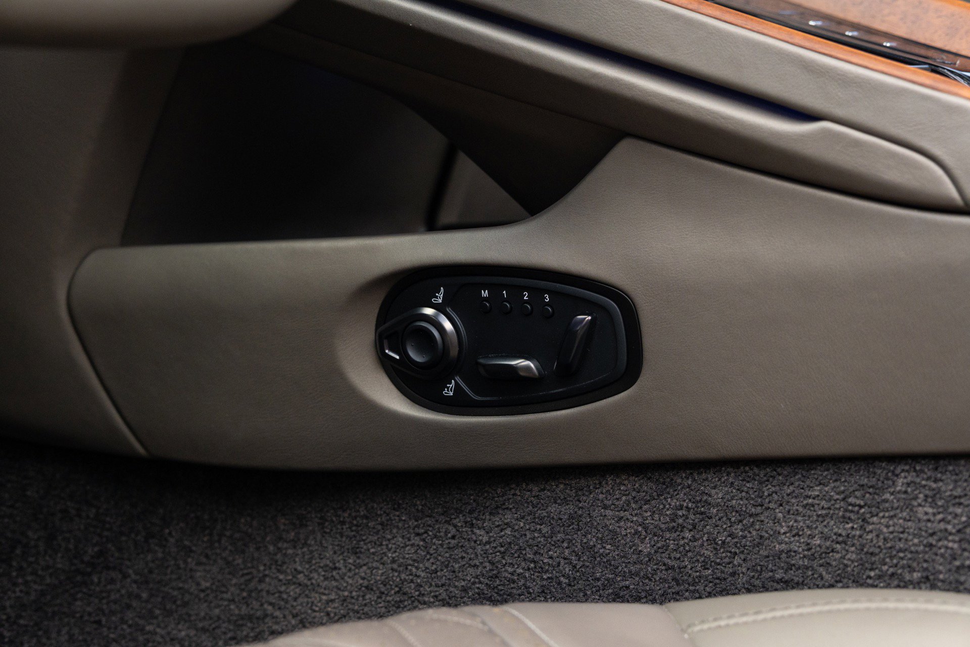 Used 2024 Aston Martin DB12 Convertible RWD image 52