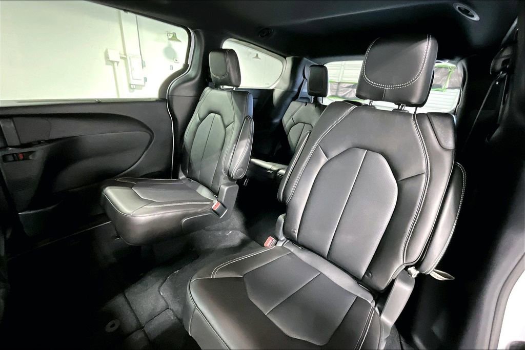 New 2026 Chrysler Voyager LX image 18