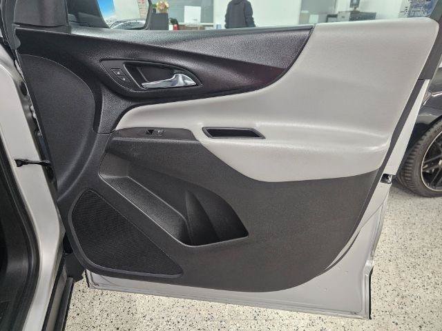 Used 2018 Chevrolet Equinox LS FWD image 35