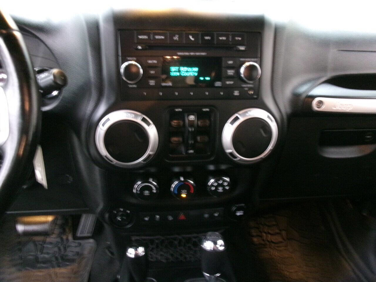 Used 2016 Jeep Wrangler Unlimited Rubicon image 34