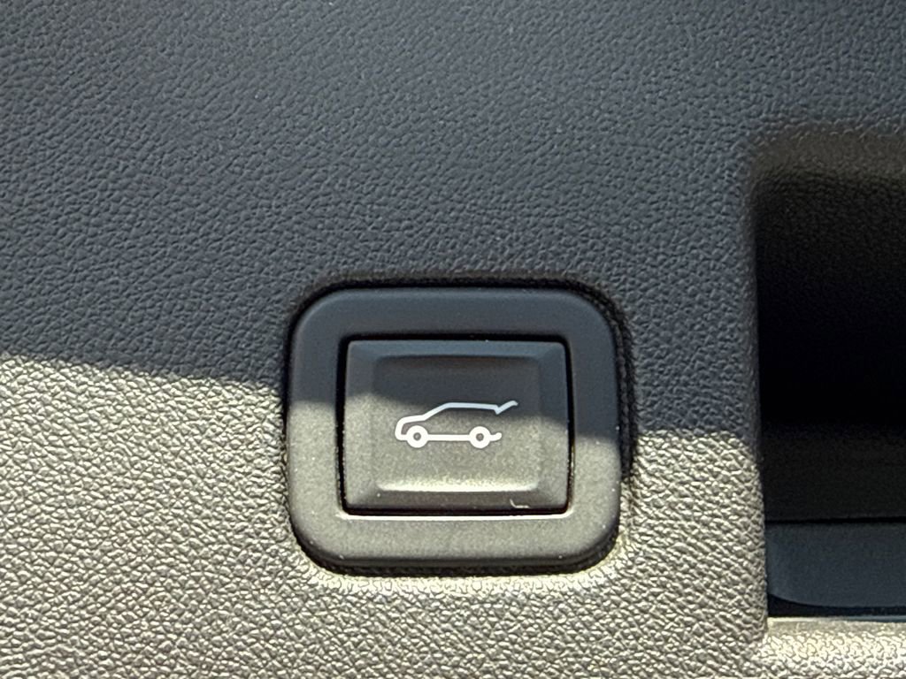 Used 2023 Chevrolet Equinox LT w/ Driver Convenience Package image 19