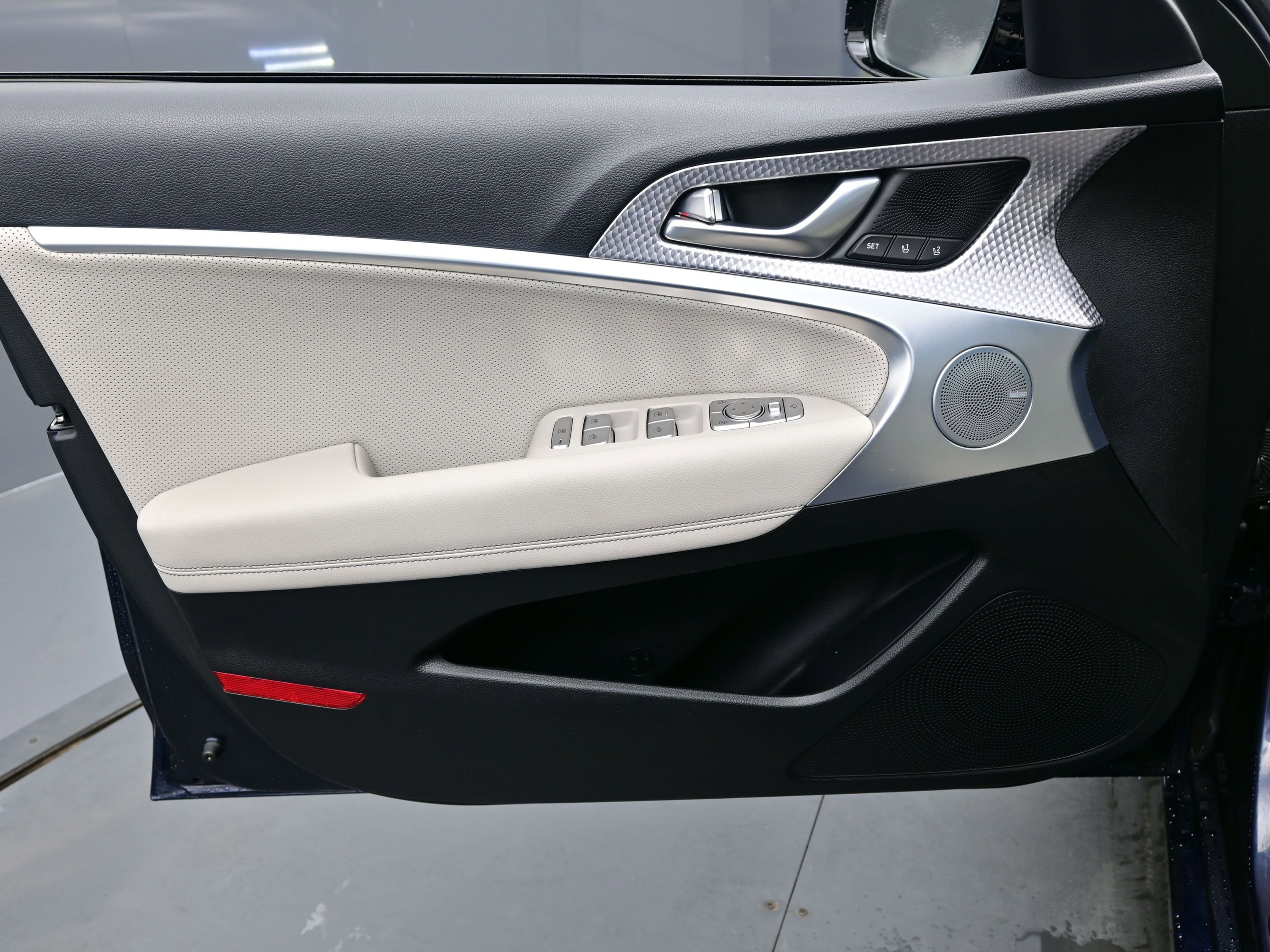 Certified 2023 Genesis G70 2.0T w/ Sport Prestige Package image 9