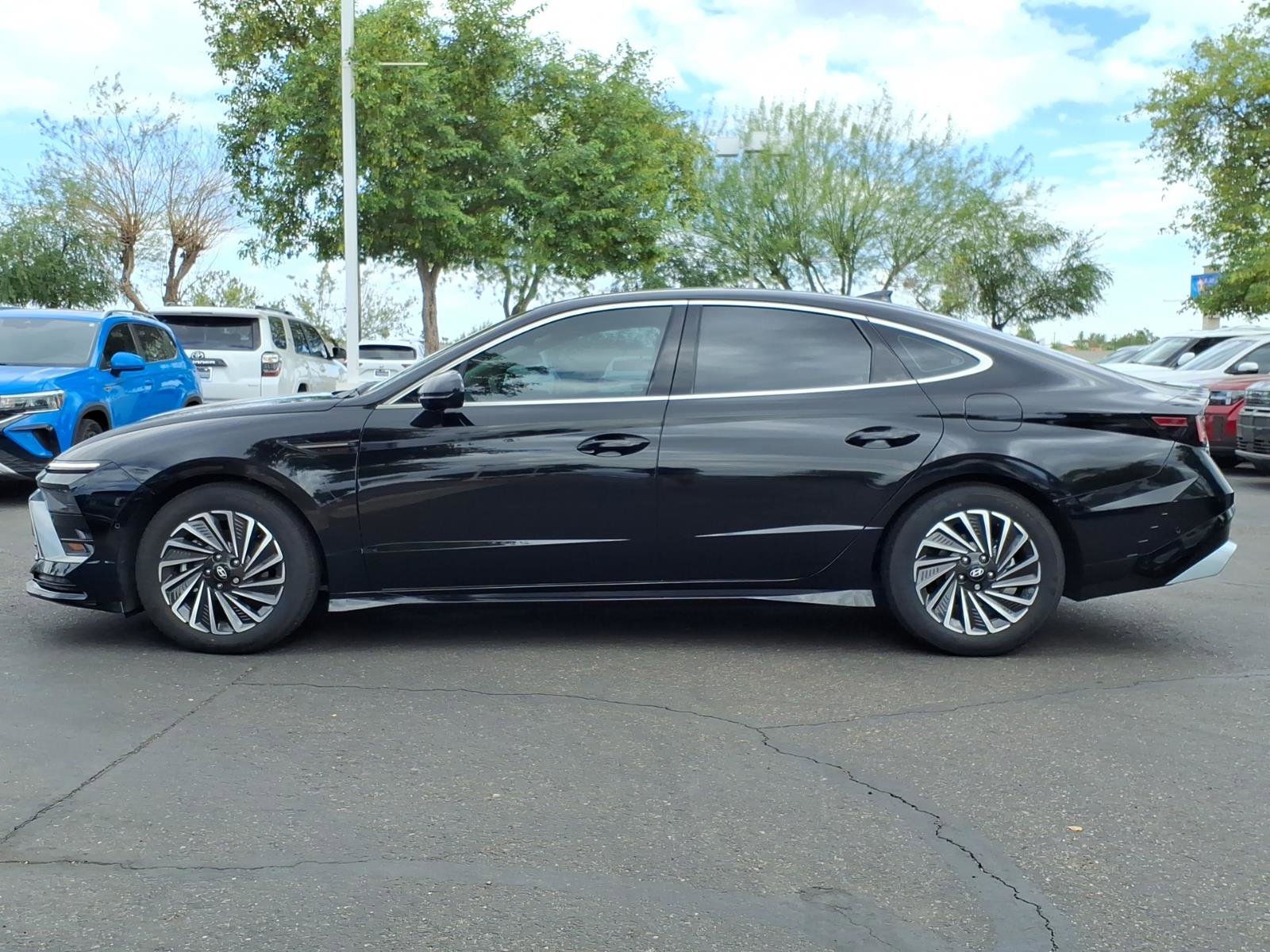 Certified 2025 Hyundai Sonata Limited FWD image 2