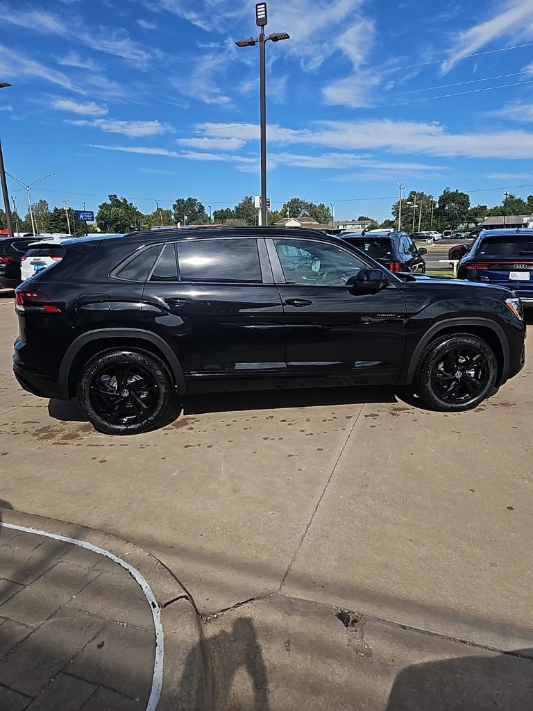 New 2026 Volkswagen Atlas Cross Sport SEL R-Line image 4