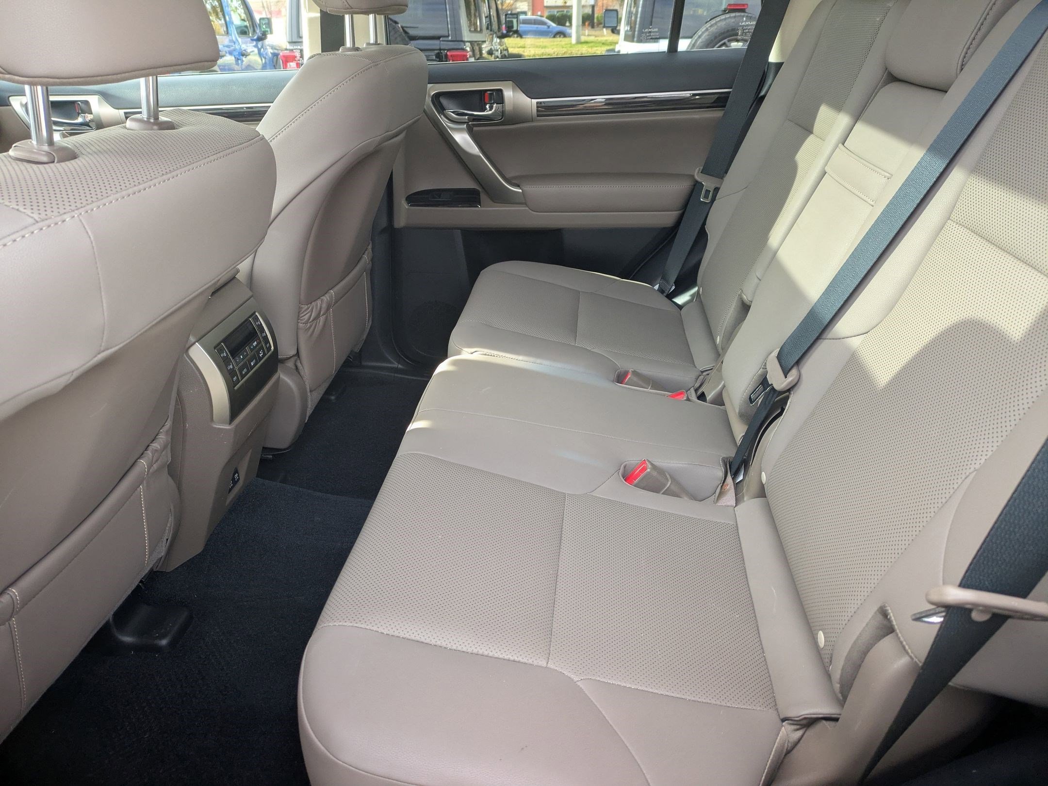 Used 2021 Lexus GX 460 Premium w/ Premium Package image 23