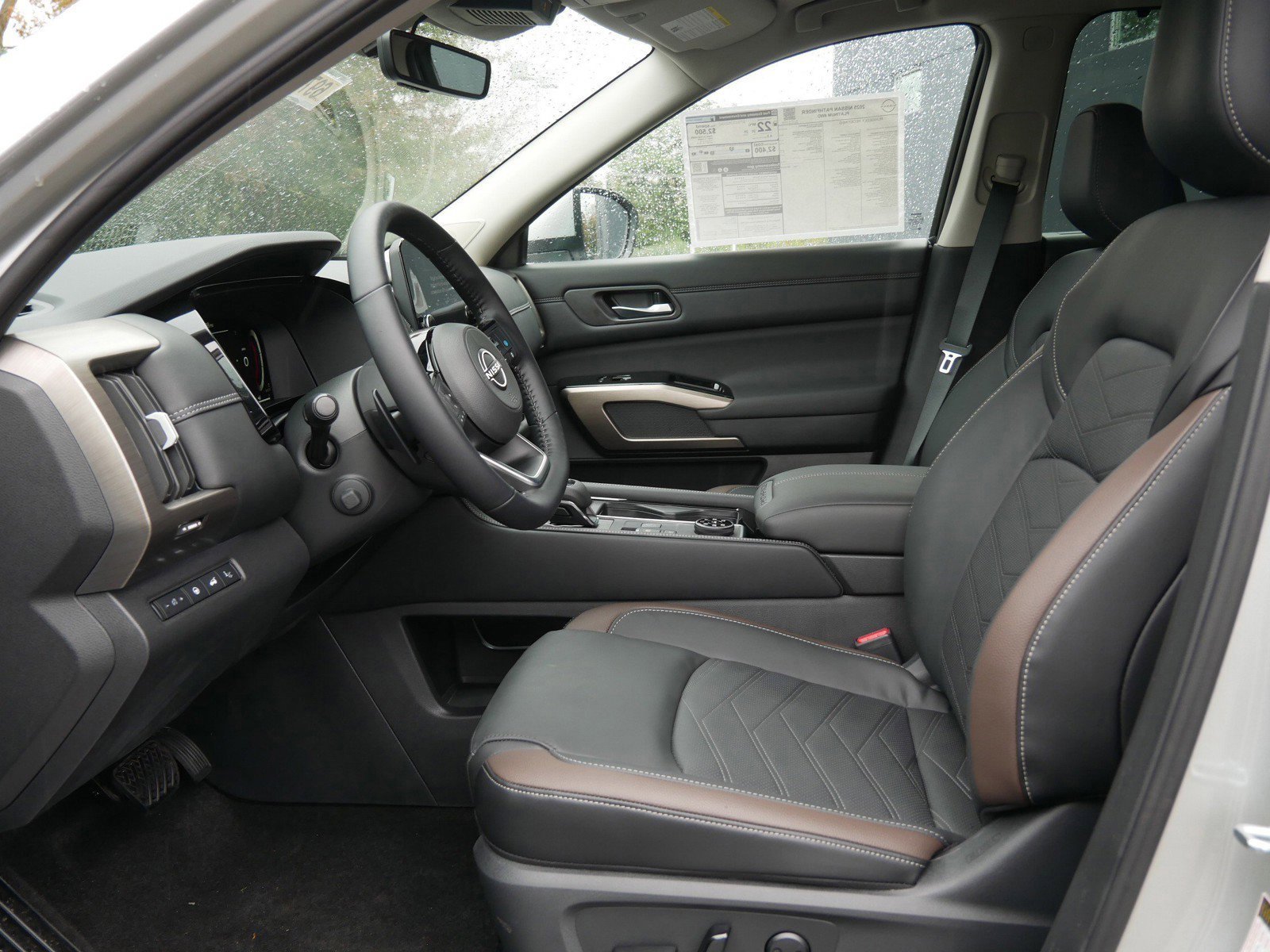 New 2025 Nissan Pathfinder Platinum image 5