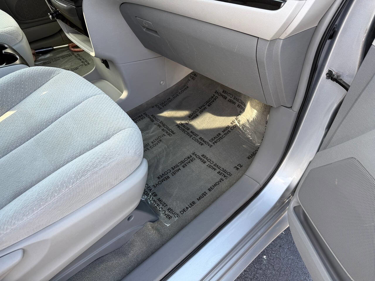 Used 2014 Toyota Sienna LE image 36