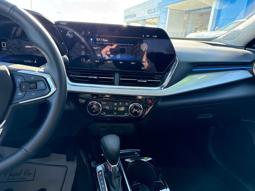 Used 2025 Chevrolet Trax LT w/ LT Convenience Package image 20