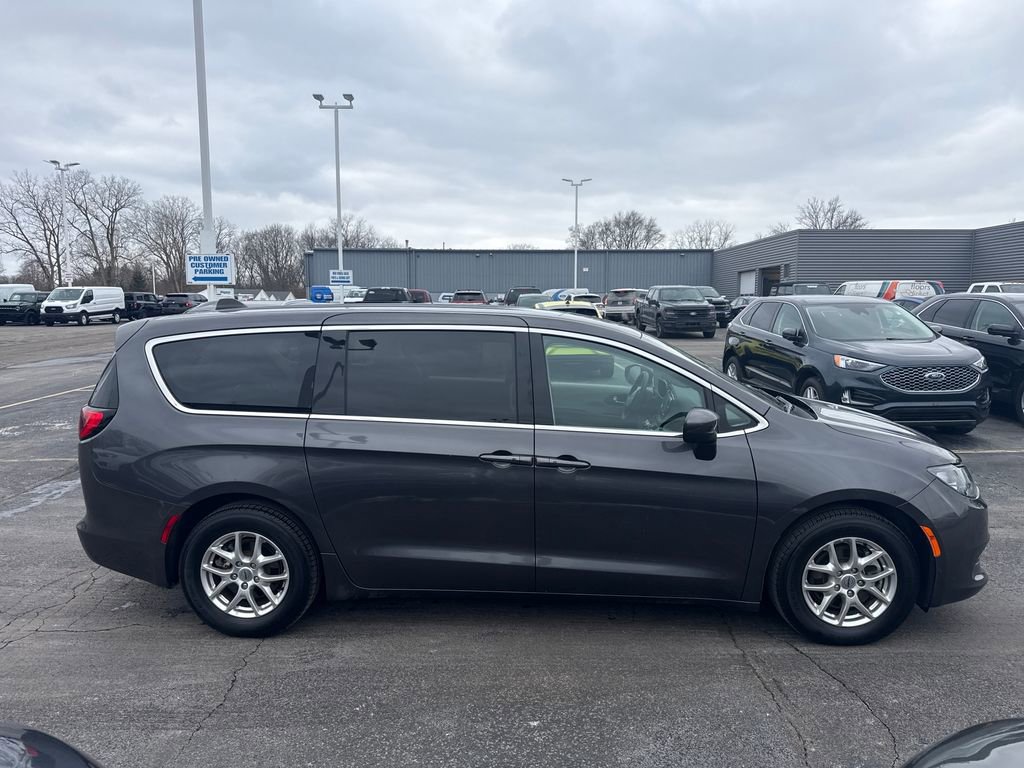 Used 2023 Chrysler Voyager LX FWD image 6
