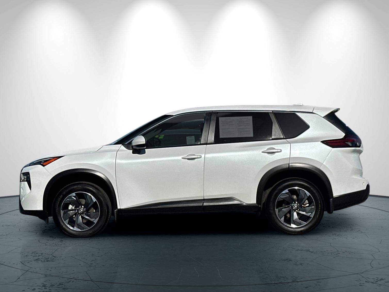 Used 2024 Nissan Rogue SV image 7