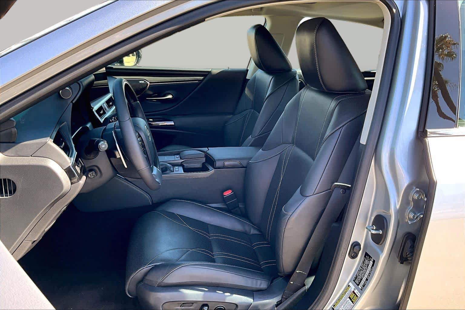 Used 2022 Lexus ES 300h w/ Accessory Package FWD image 7
