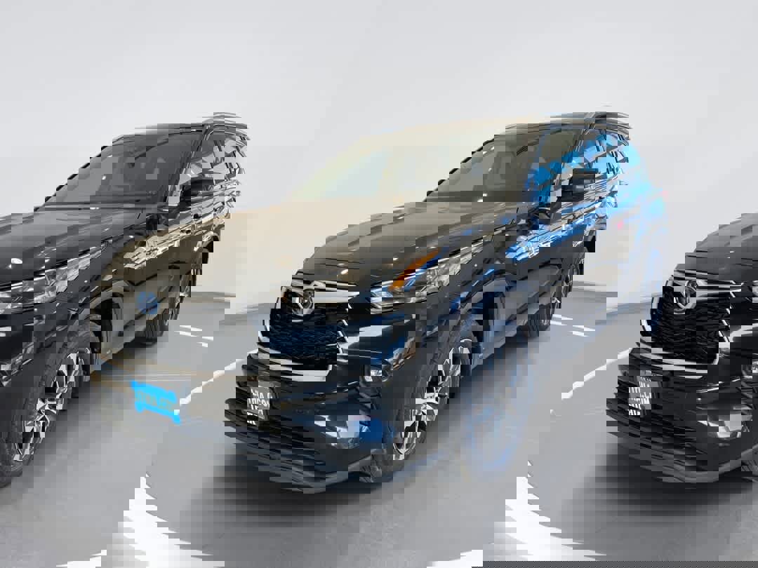 Used 2022 Toyota Highlander XLE image 1