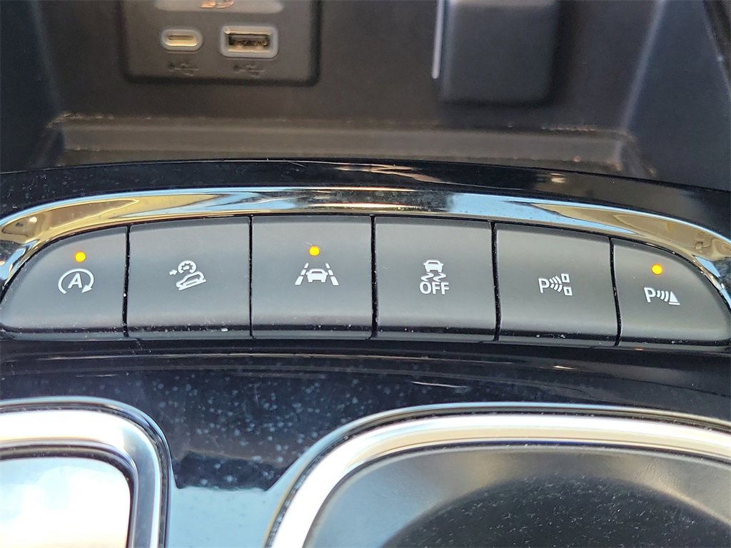 Used 2022 Buick Envision Avenir w/ Technology Package II image 33