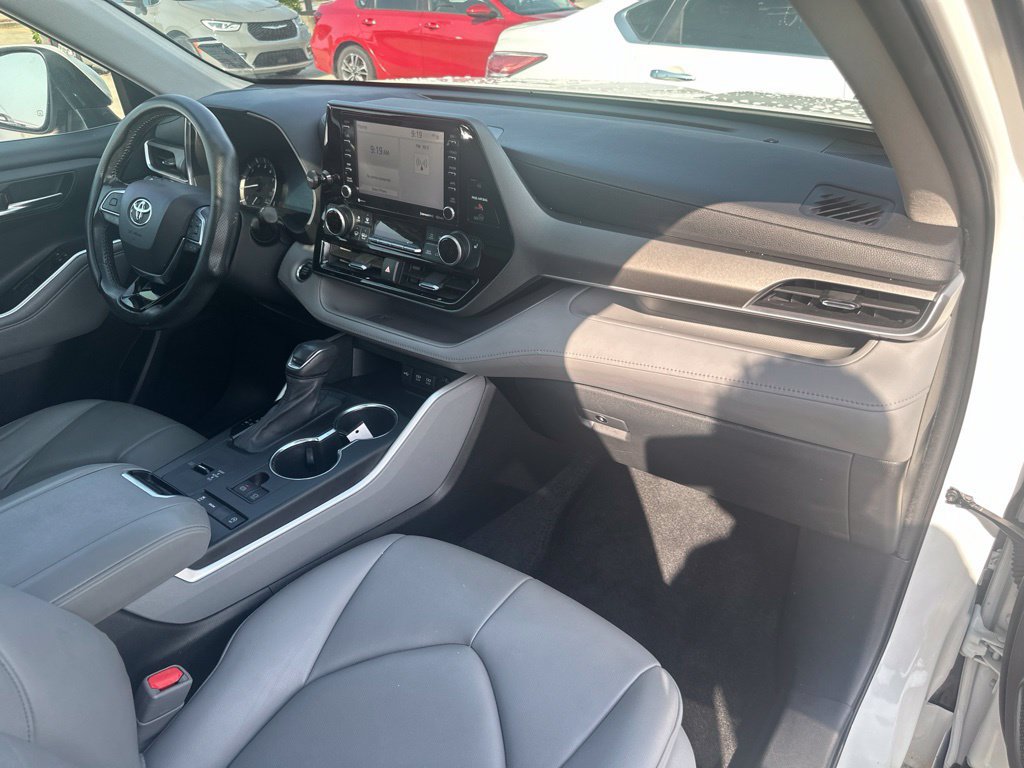 Used 2021 Toyota Highlander XLE FWD image 38
