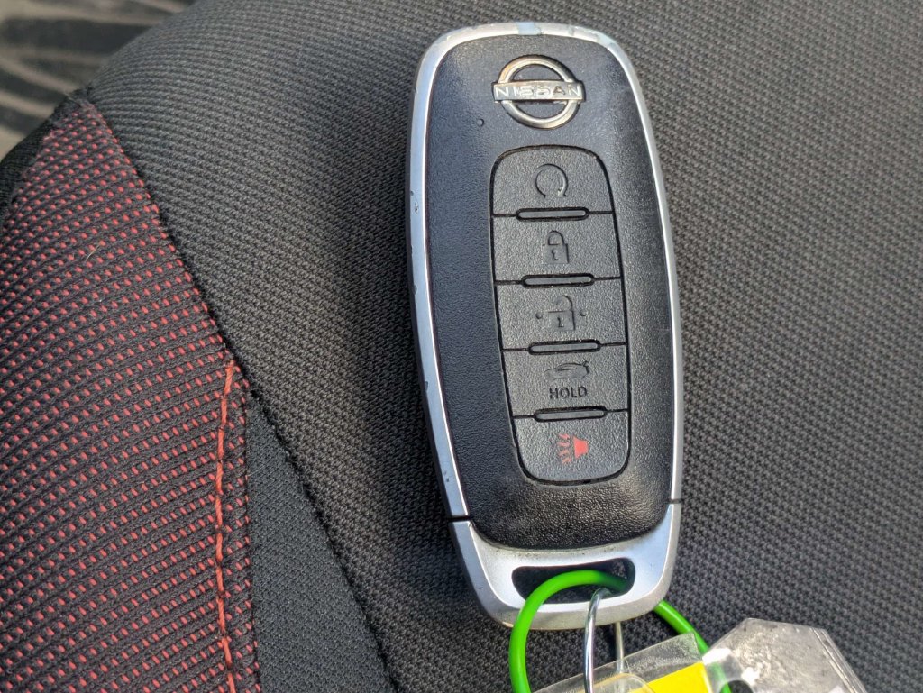 Used 2025 Nissan Versa SR FWD image 27