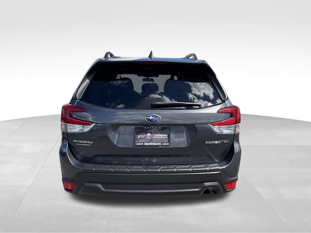 Used 2021 Subaru Forester Premium AWD/4WD image 7