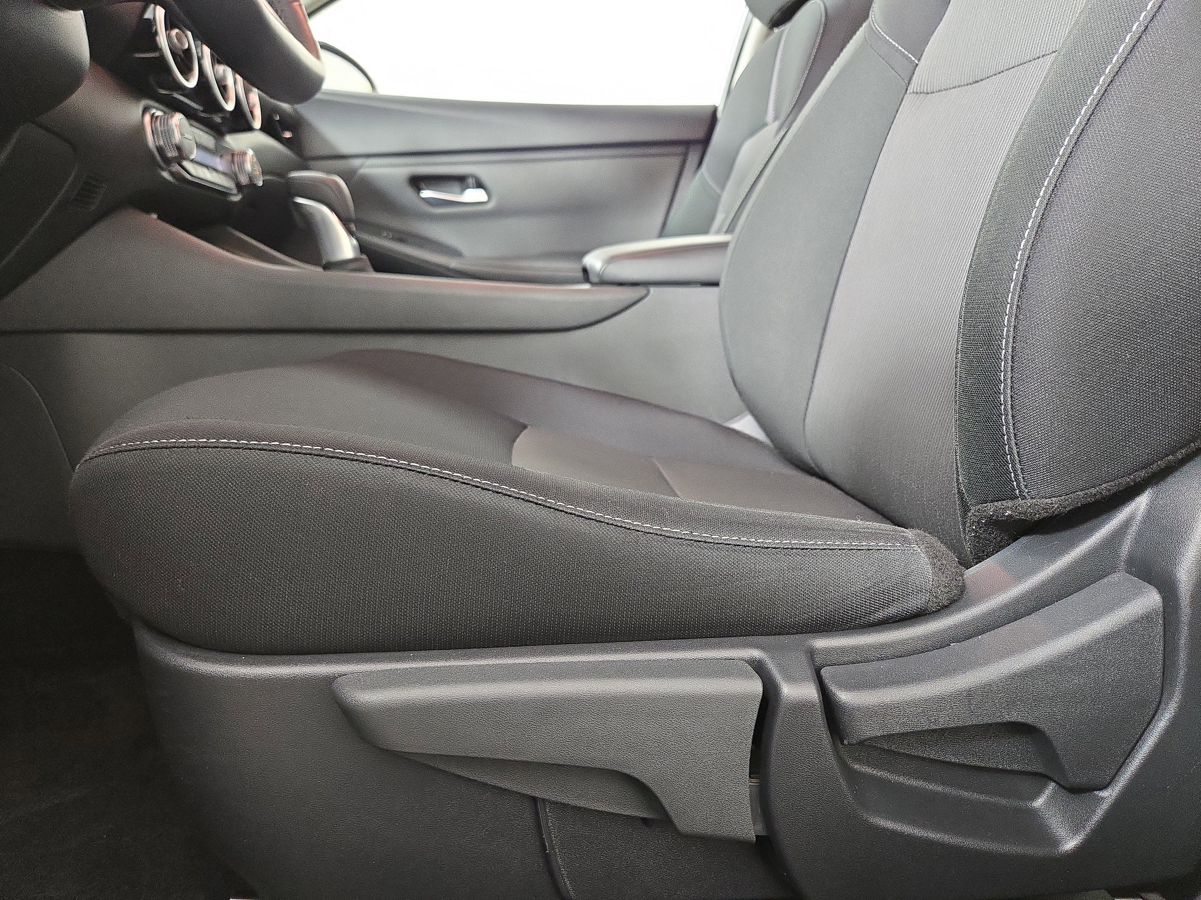 Used 2025 Nissan Sentra SV w/ All-Weather Package image 30