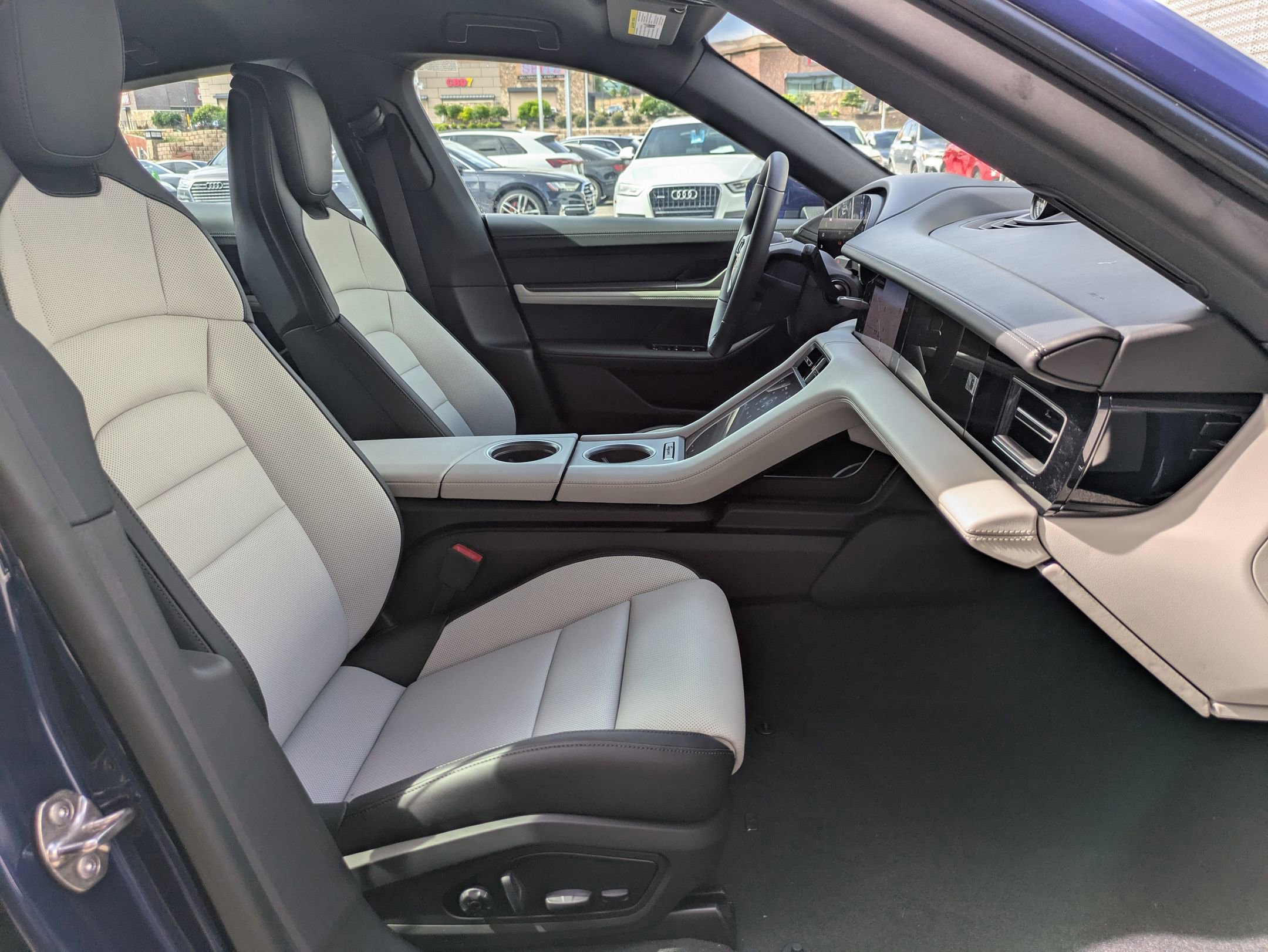 New 2025 Porsche Taycan image 25