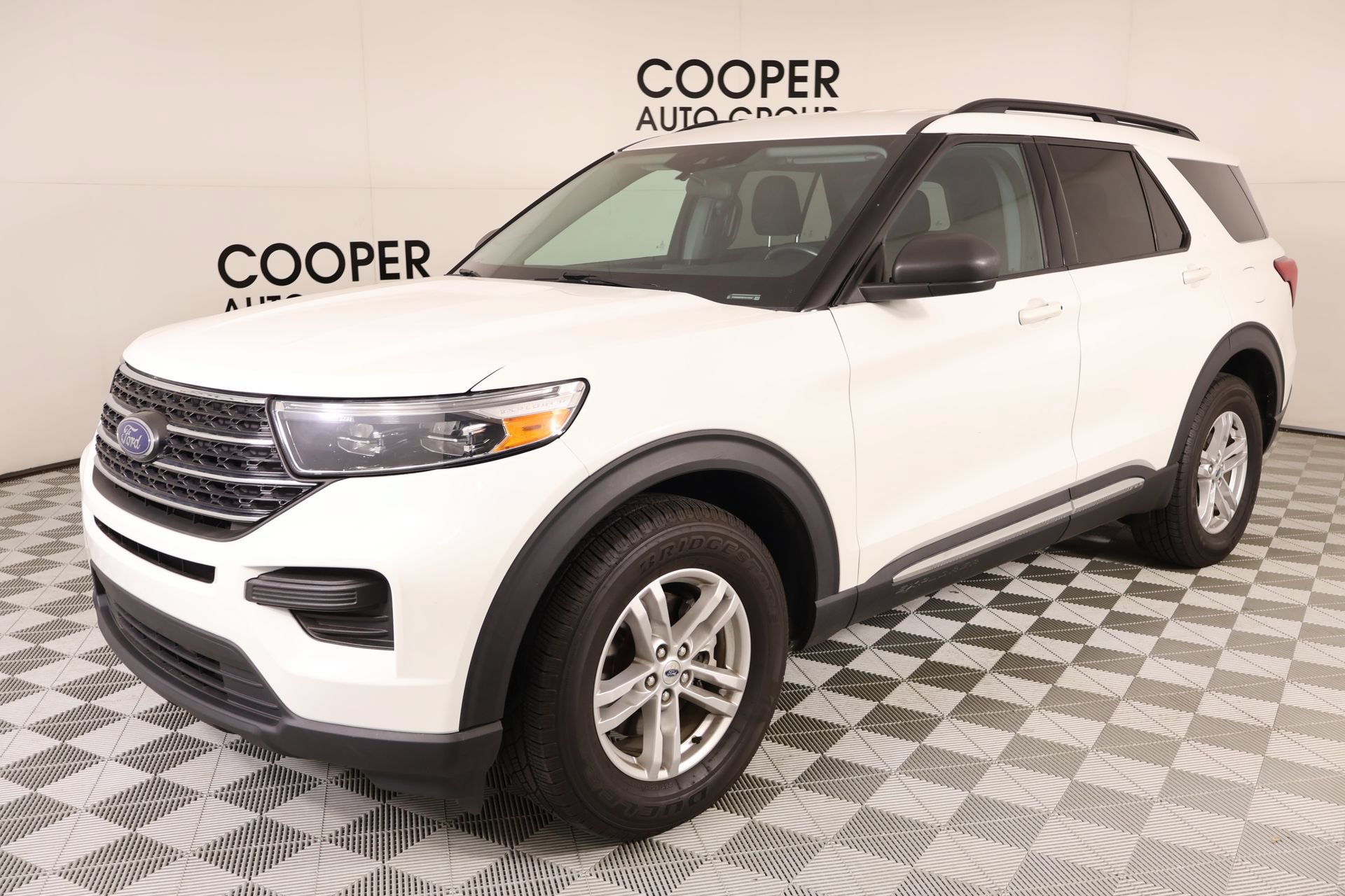 Used 2023 Ford Explorer XLT AWD/4WD image 10