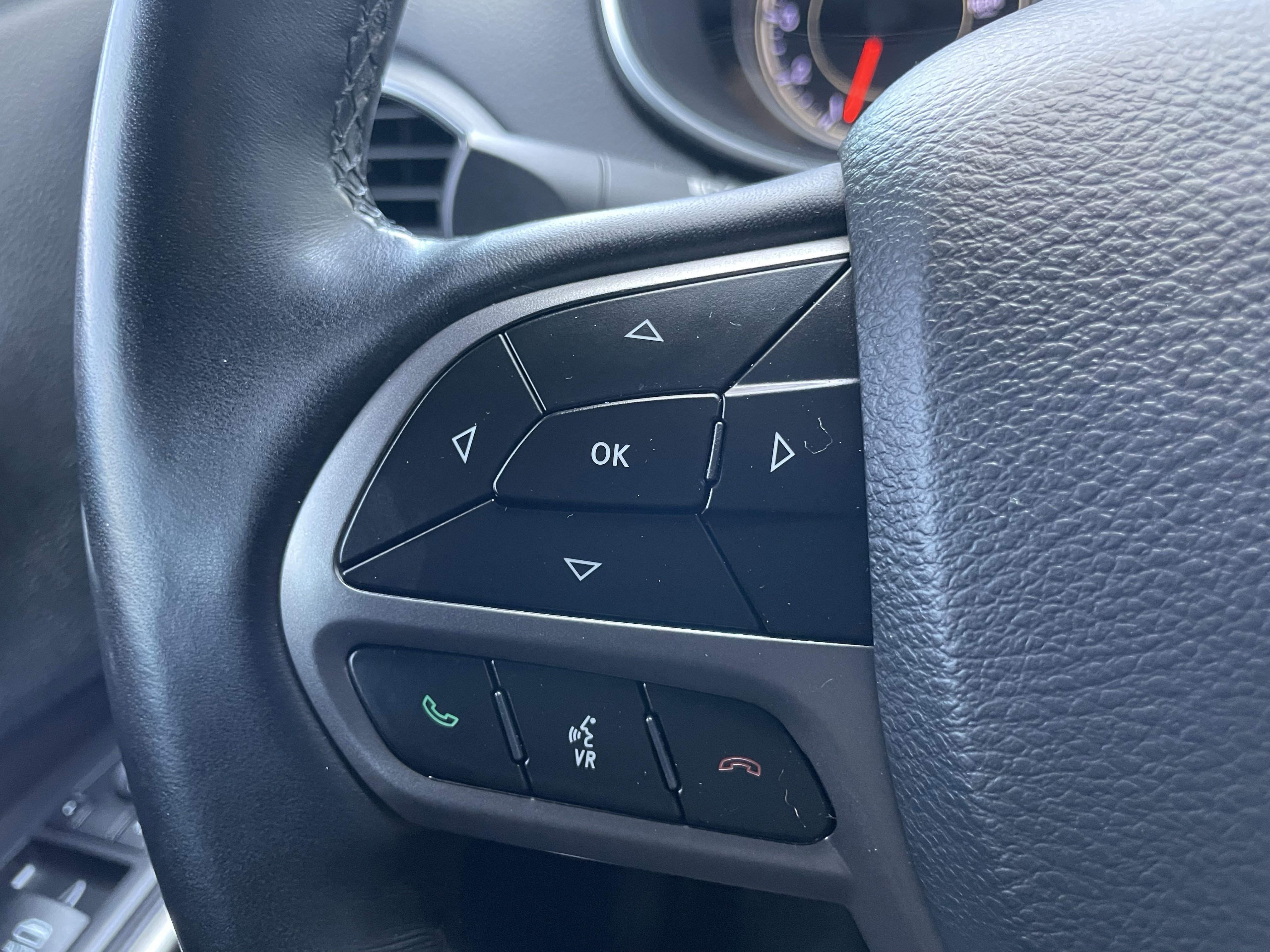 Used 2019 Jeep Cherokee Limited image 22