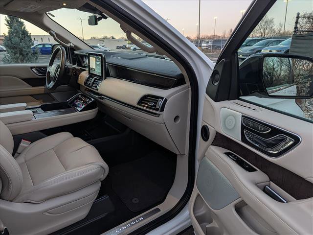 Used 2020 Lincoln Navigator Reserve w/ Luxury Package image 14